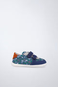 Zapatos escolares Garvalín barefoot en azul oscuro con cierre de contacto y diseño ergonómico.