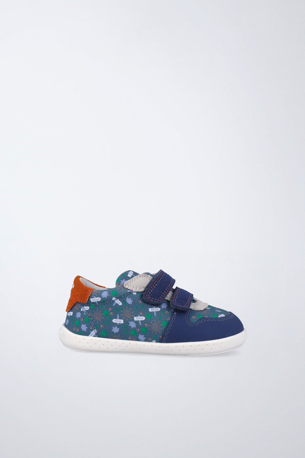 Zapatos escolares Garvalín barefoot en azul oscuro con cierre de contacto y diseño ergonómico.