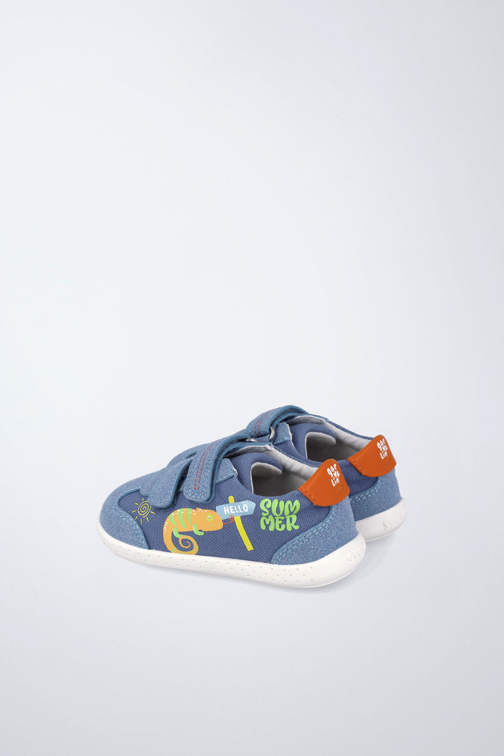 Zapatos escolares Garvalín barefoot en azul oscuro con cierre de contacto y puntera reforzada.