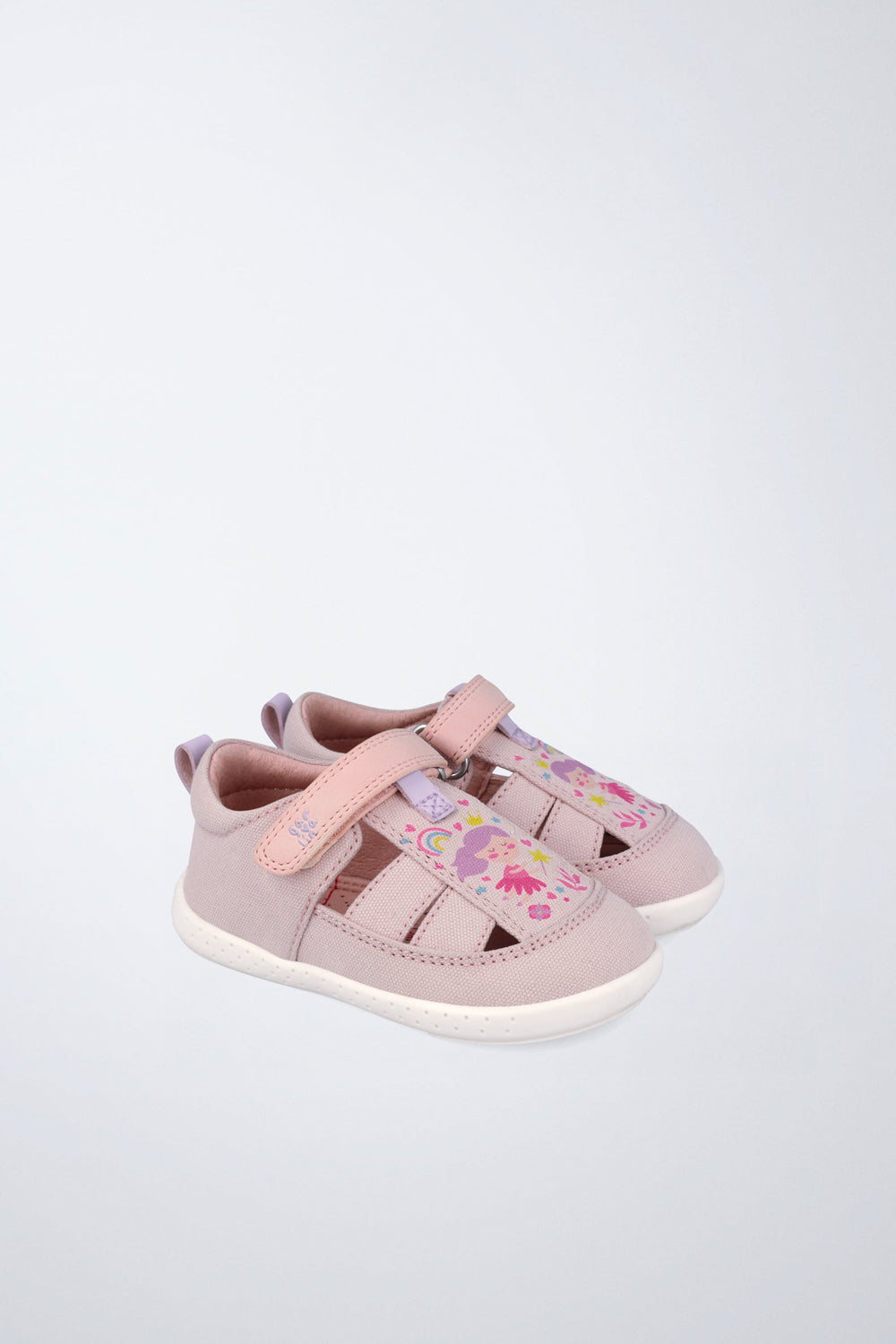 Sandalias Garvalín barefoot en rosa con cierre de contacto y suela flexible.
