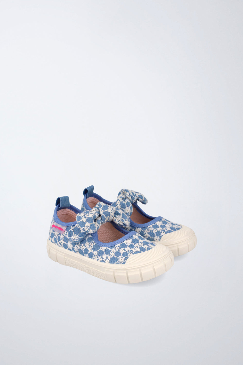 Zapato infantil Garvalín barefoot en azul con cierre de contacto y desarrollo saludable del pie.