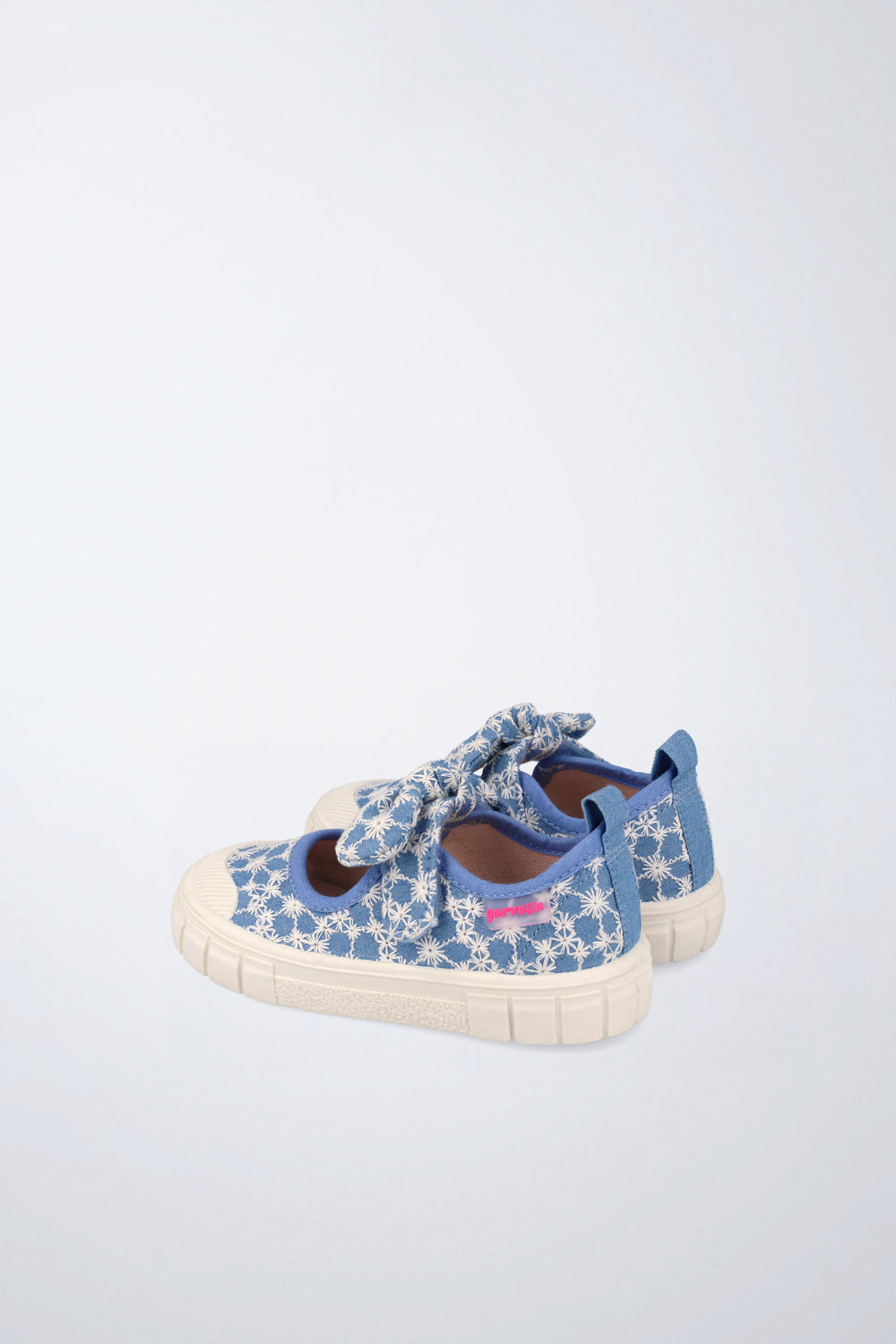 Zapato infantil Garvalín barefoot en azul con cierre de contacto y desarrollo saludable del pie.