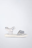 Sandalia Stella resistente en blanco y plata