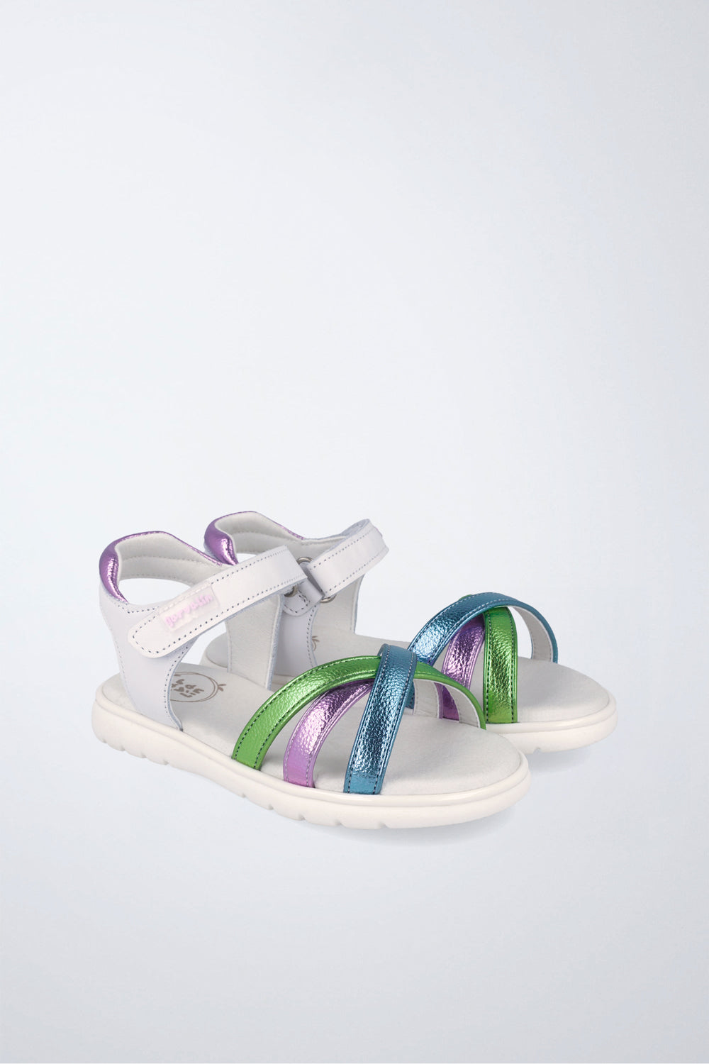 Sandalias Garvalín respetuosa en blanco y multicolor con cierre de contacto y desarrollo natural del pie.