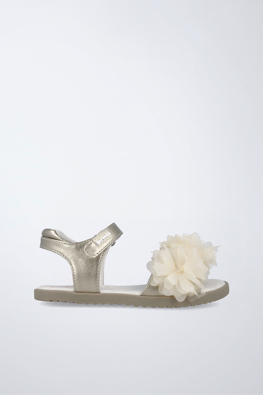 Sandalia infantil Garvalín barefoot en dorado con cierre de contacto y diseño ergonómico.