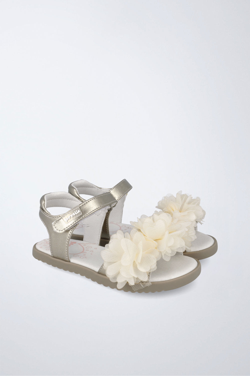 Sandalia infantil Garvalín barefoot en dorado con cierre de contacto y diseño ergonómico.