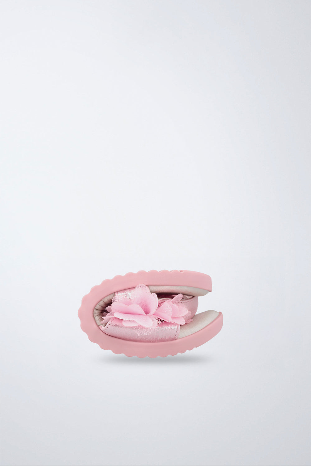 Sandalia Garvalín barefoot en rosa con cierre de contacto y diseño ergonómico.