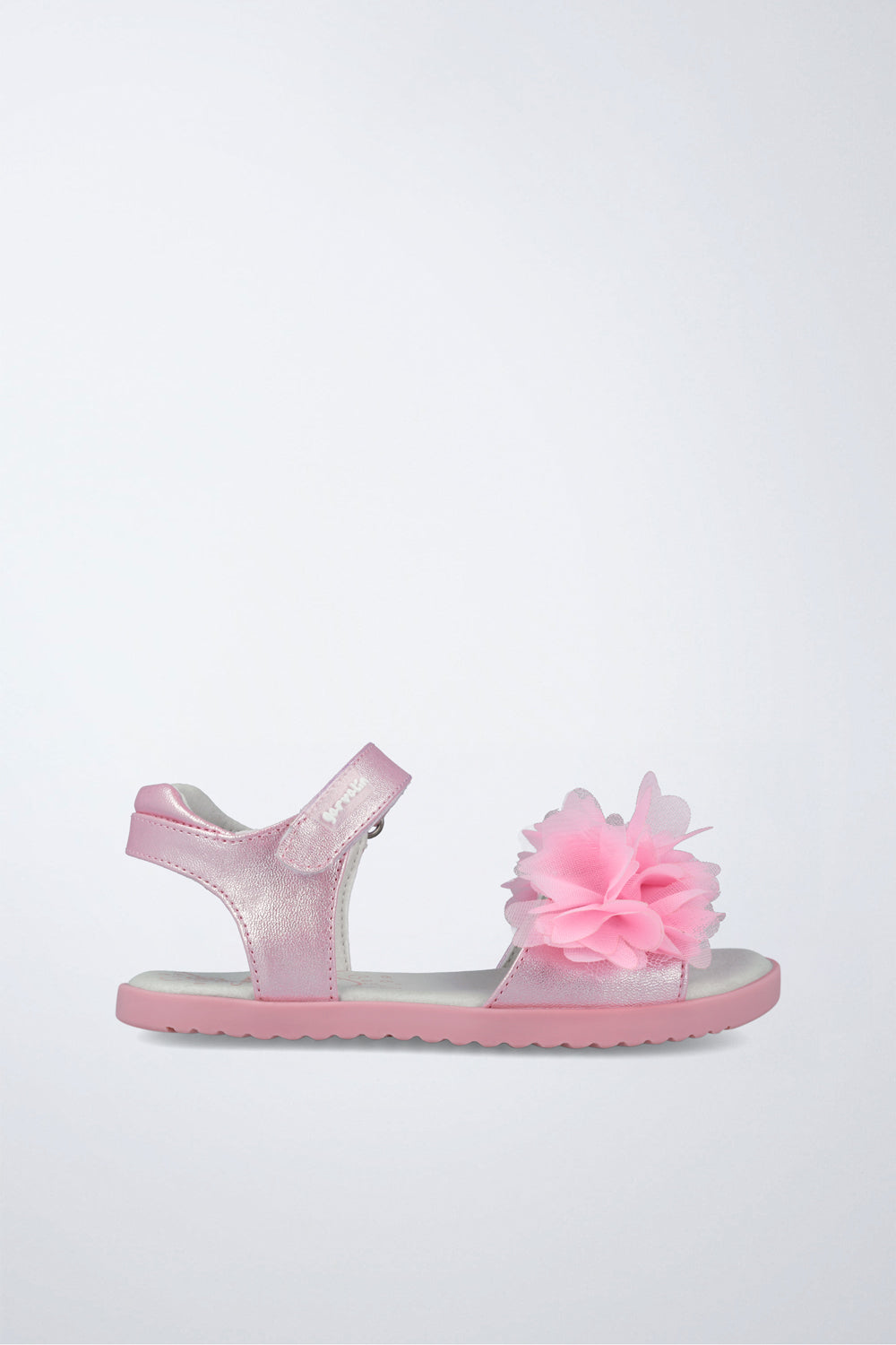 Sandalia Garvalín barefoot en rosa con cierre de contacto y diseño ergonómico.
