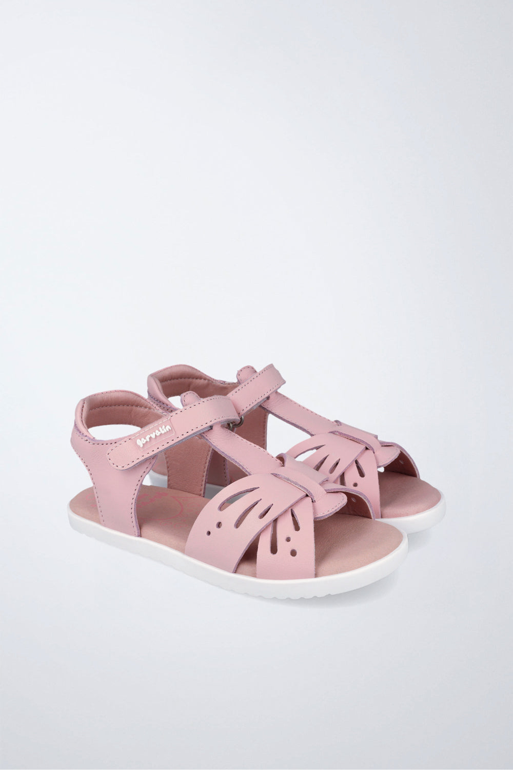 Sandalias Garvalín barefoot en rosa con cierre de contacto y flexibilidad para el movimiento natural del pie.