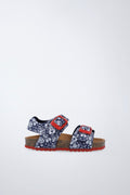 Zapato Garvalín respetuoso en azul marino con cierre de hebilla y diseño ergonómico.