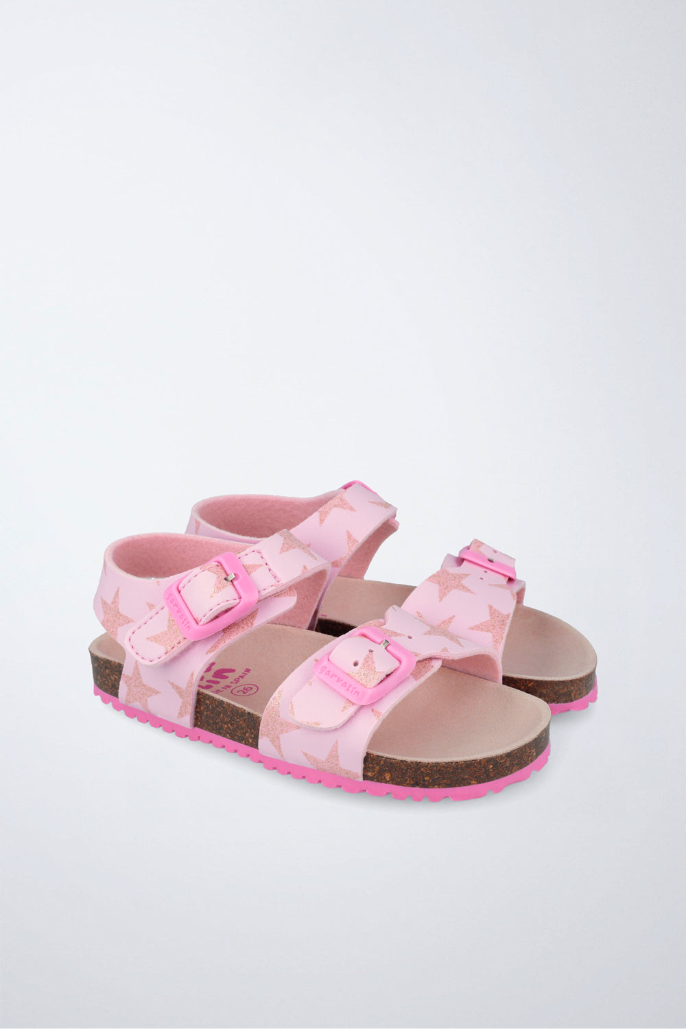 Zapato Garvalín respetuoso en rosa y fucsia con cierre de hebilla y suela flexible.