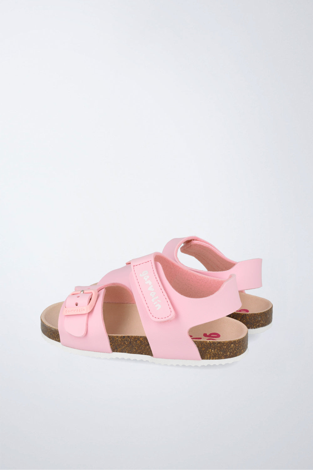Zapato Garvalín respetuoso en rosa y marrón con cierre de hebilla y estabilidad y flexibilidad.
