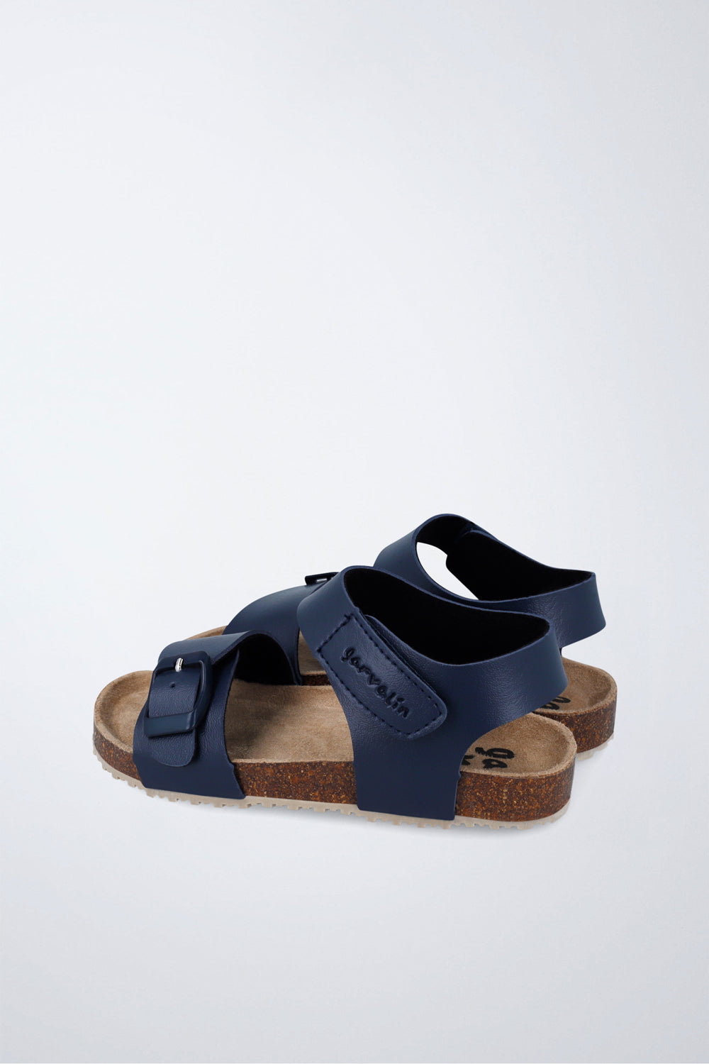 Zapato Garvalín respetuoso en azul marino con cierre de hebilla y puntera reforzada.