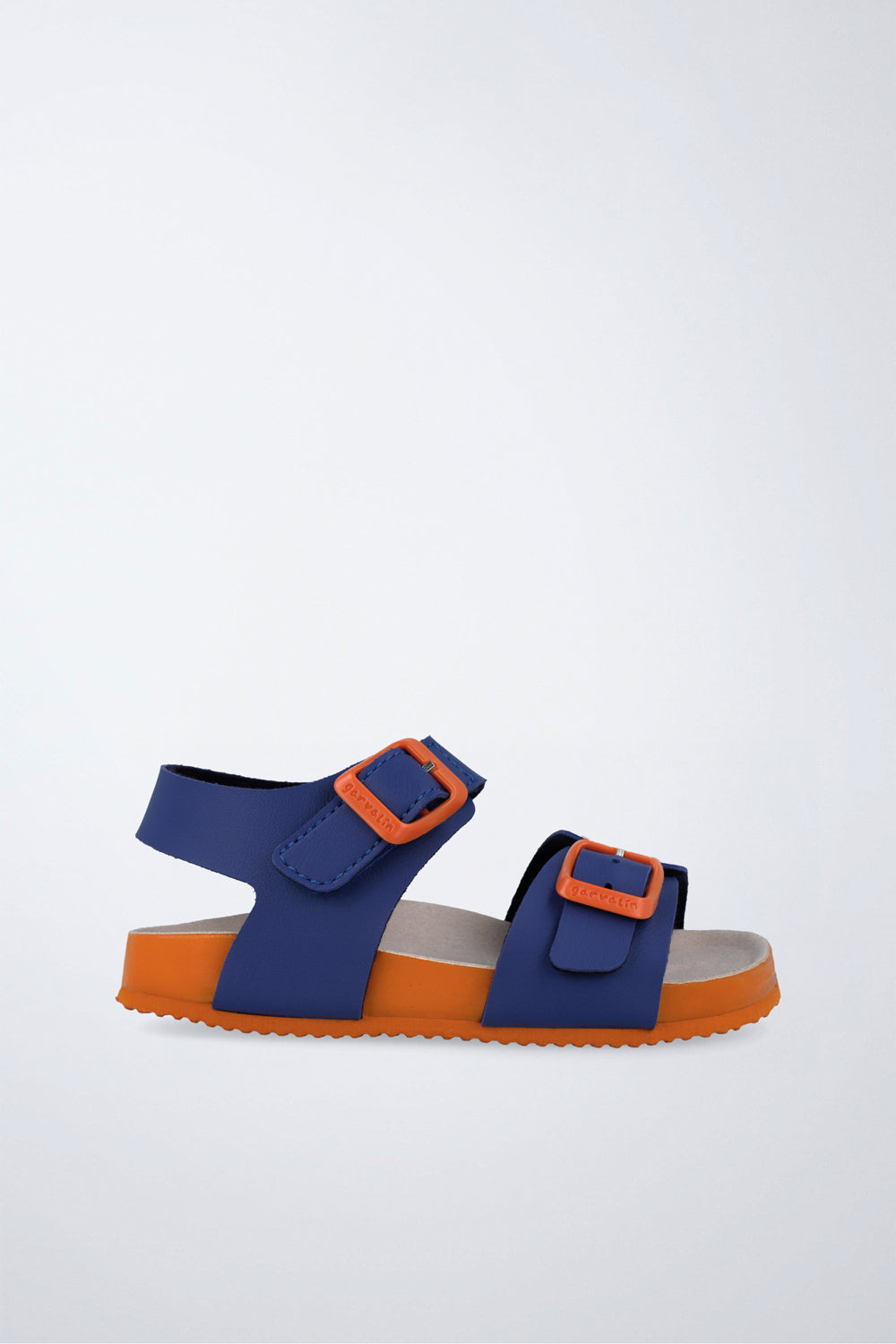 Zapato Garvalín respetuoso en azul marino con cierre de hebilla y estabilidad.