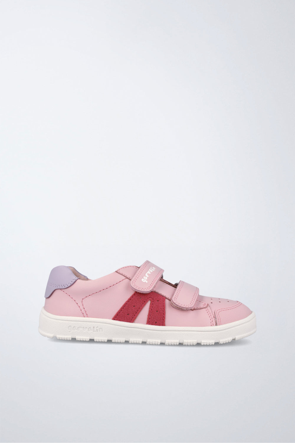 Zapatilla Garvalín barefoot en rosa y rojo con cierre de contacto y flexibilidad para el movimiento natural del pie.