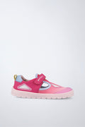 Zapato Garvalín barefoot en fucsia con cierre de contacto y flexibilidad para el movimiento natural del pie.