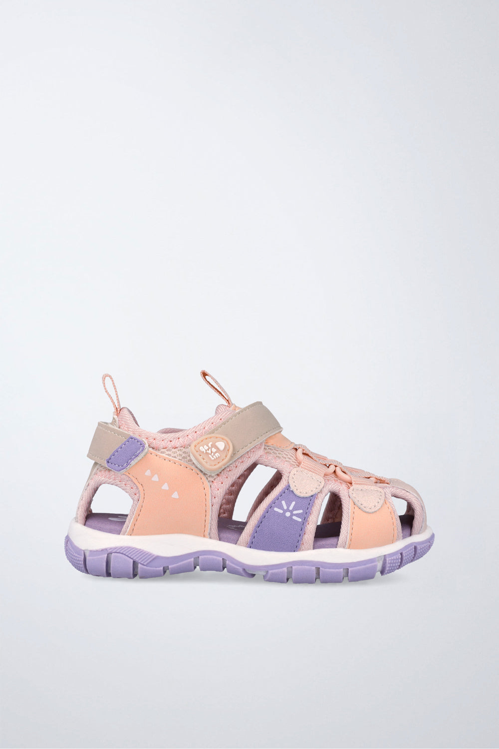 Sandalias Garvalín respetuosa en beige con cordones y cierre de contacto y diseño ergonómico.