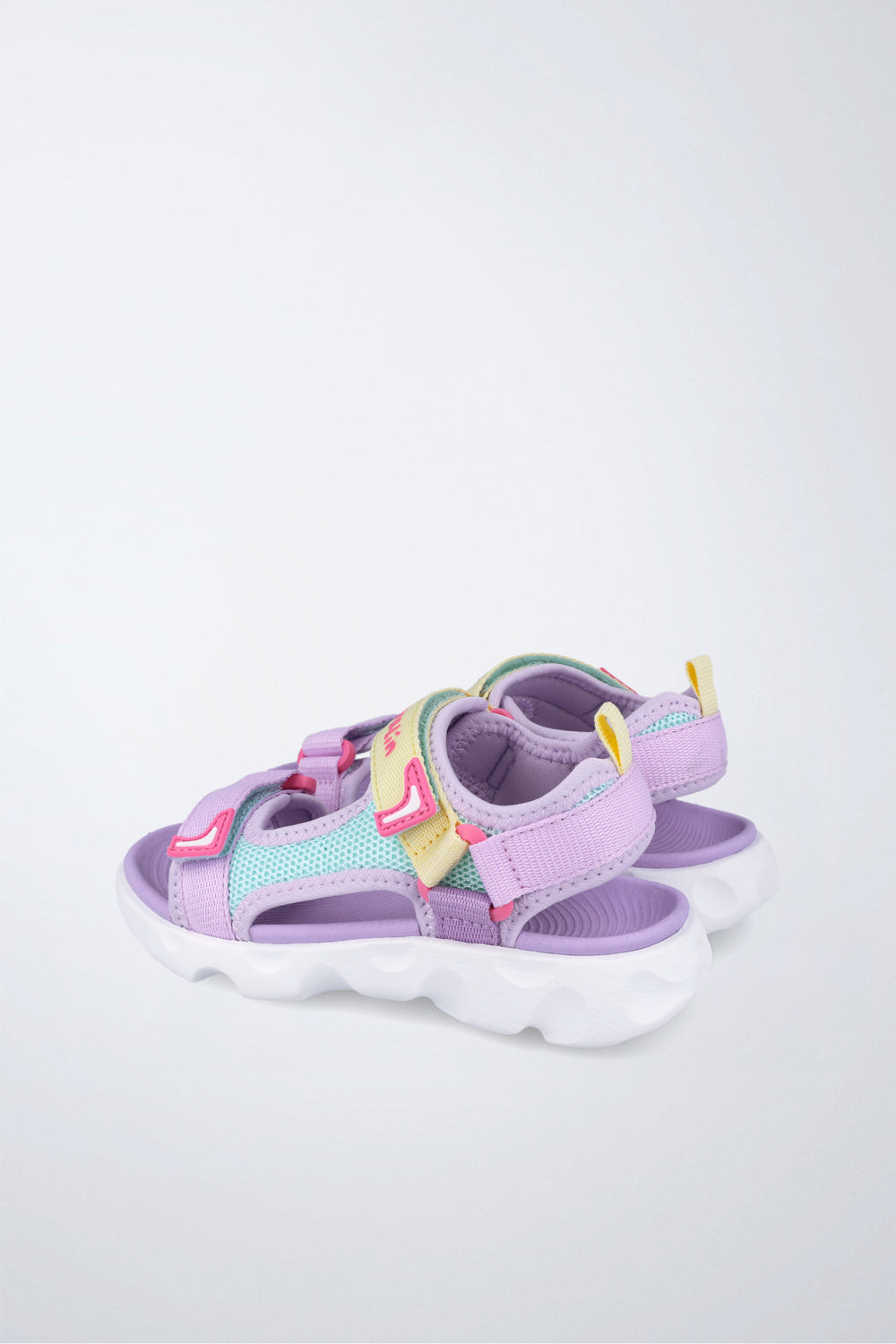 Barefoot Garvalín sandal in turquoise with an adjustable fastening and flexibility for the foot's natural movement.