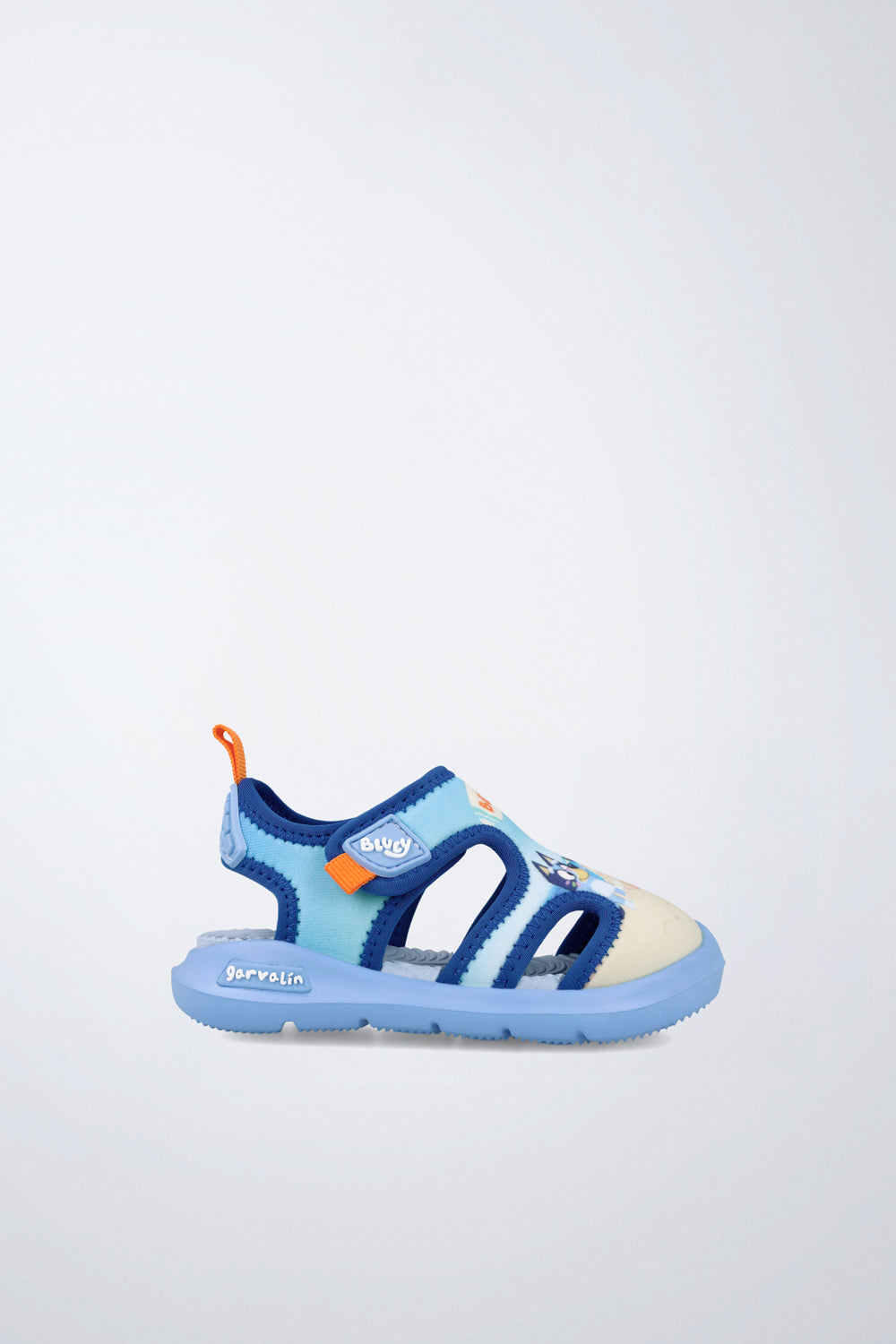 Sandalias Garvalín respetuosa en azul con cierre de contacto y diseño ergonómico.