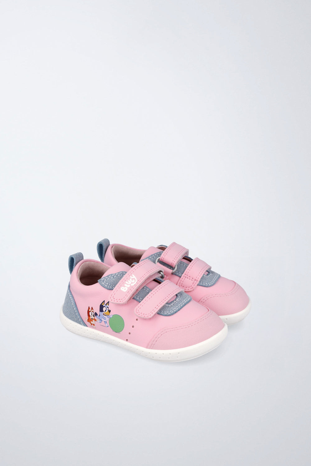 Zapatos escolares Garvalín barefoot en rosa con cierre de contacto y estabilidad.