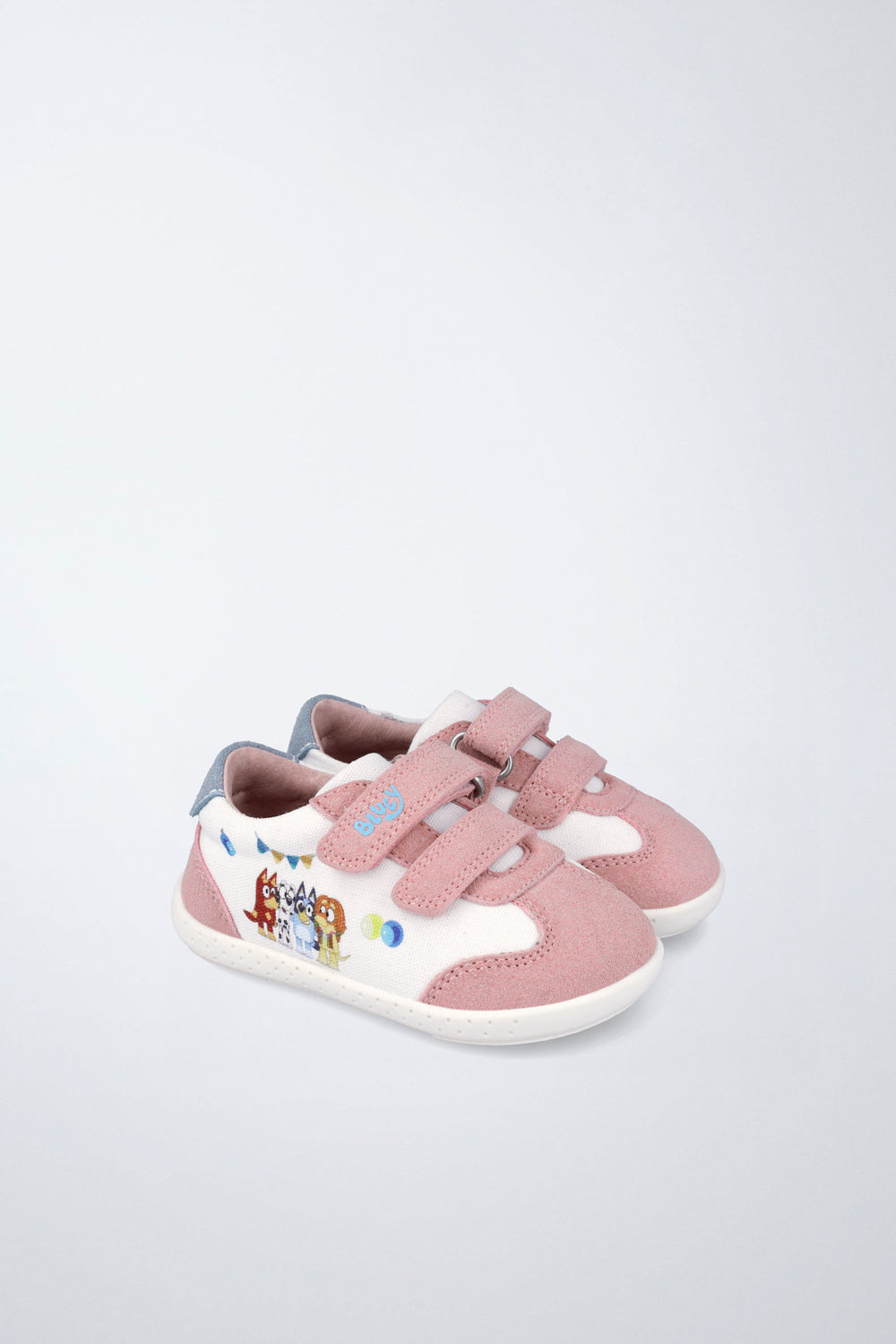 Zapatos escolares Garvalín barefoot en blanco y rosa con cierre de contacto y desarrollo saludable del pie.
