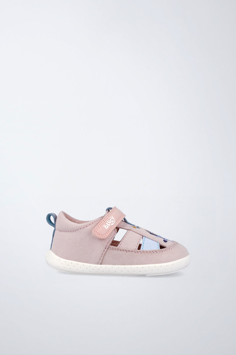 Sandalias Garvalín barefoot en rosa con cierre de contacto y puntera reforzada.