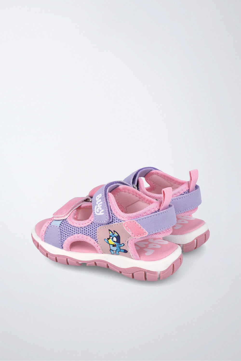 Sandalia infantil Garvalín respetuosa en rosa con cierre de contacto y diseño ergonómico.