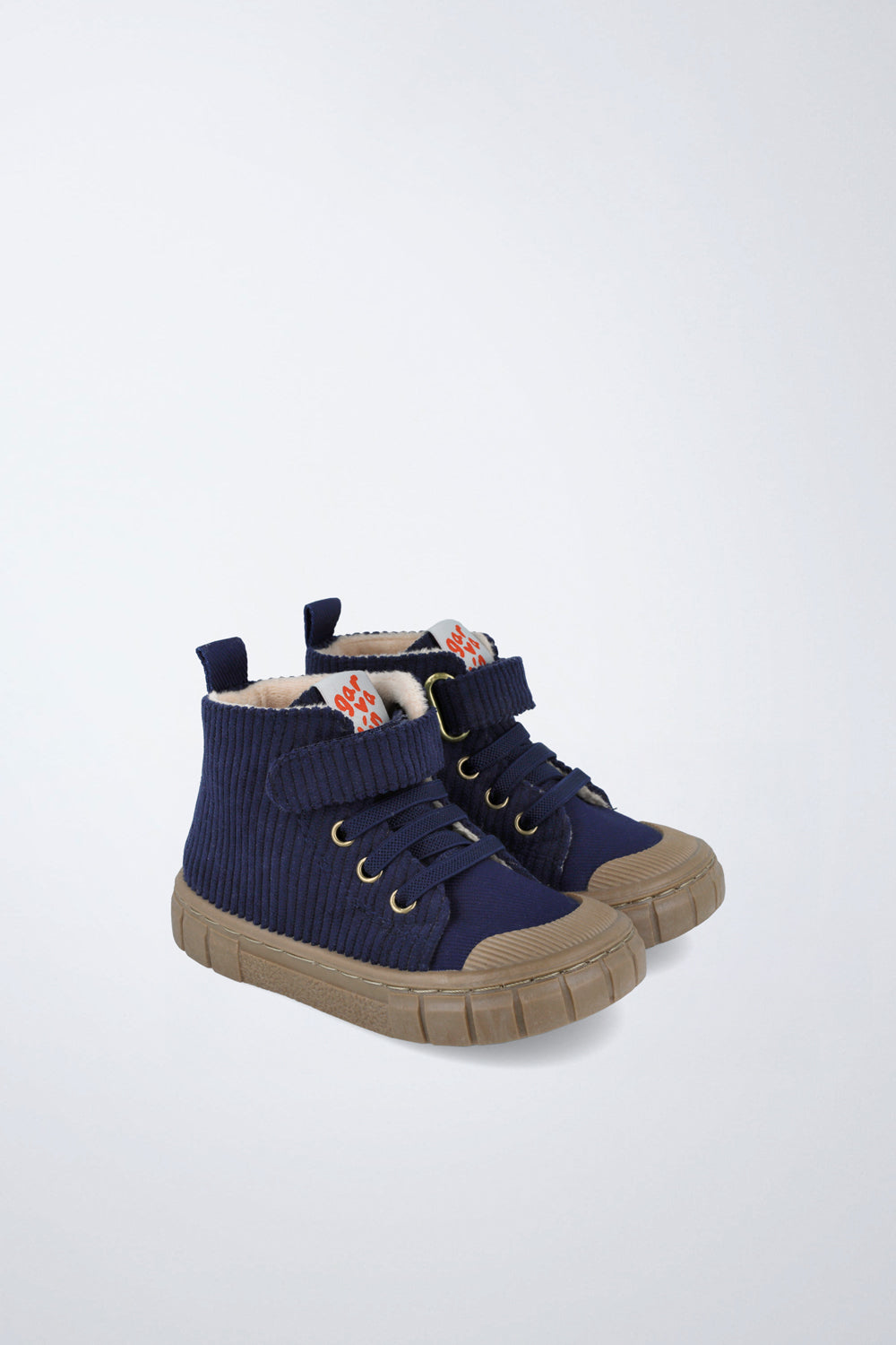 Botín infantil Garvalín barefoot en azul con cierre ajustable y flexibilidad para el movimiento natural del pie.