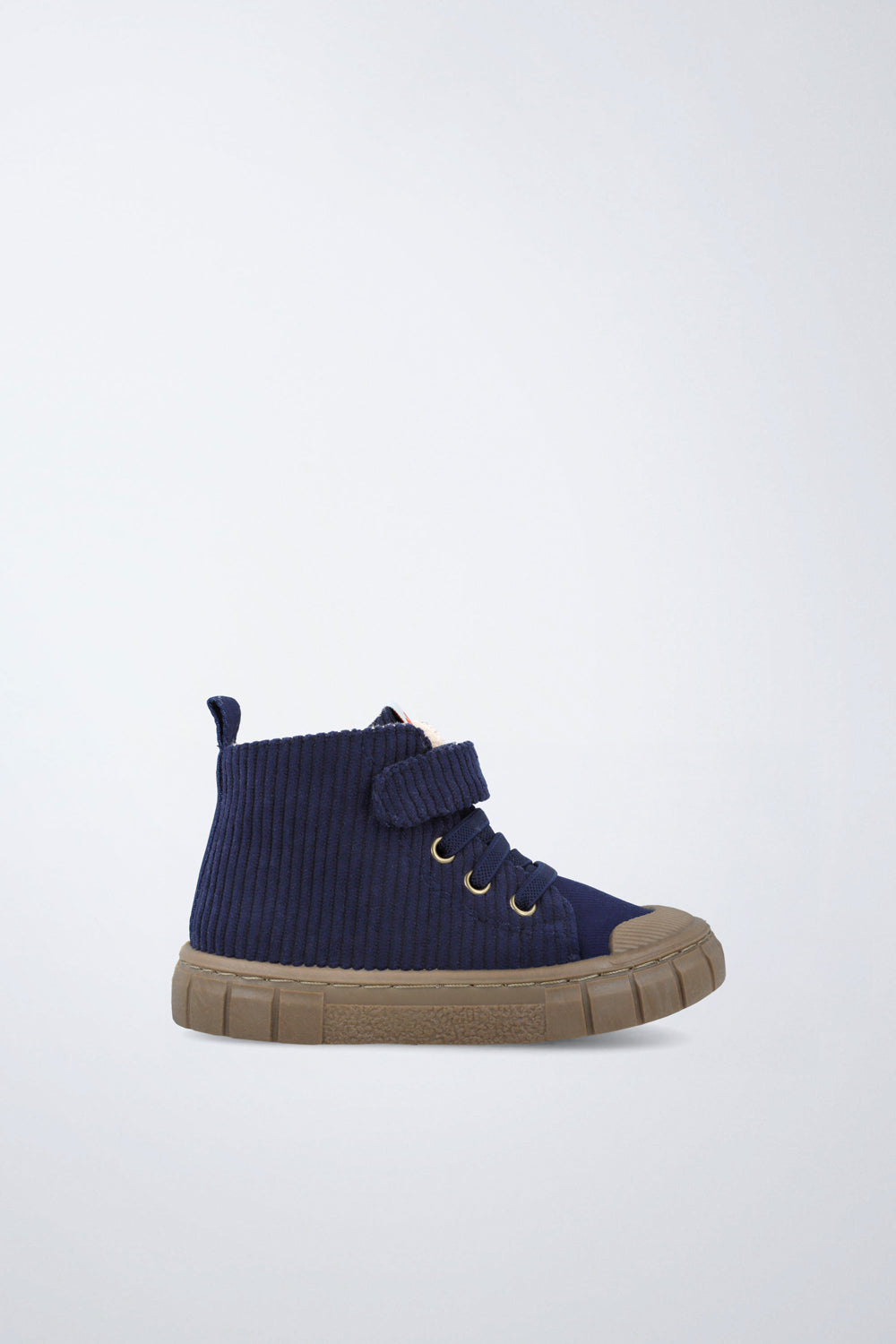 Botín infantil Garvalín barefoot en azul con cierre ajustable y flexibilidad para el movimiento natural del pie.