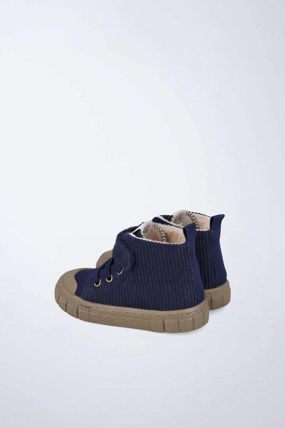 Botín infantil Garvalín barefoot en azul con cierre ajustable y flexibilidad para el movimiento natural del pie.