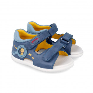 Sandalias azules para niño...